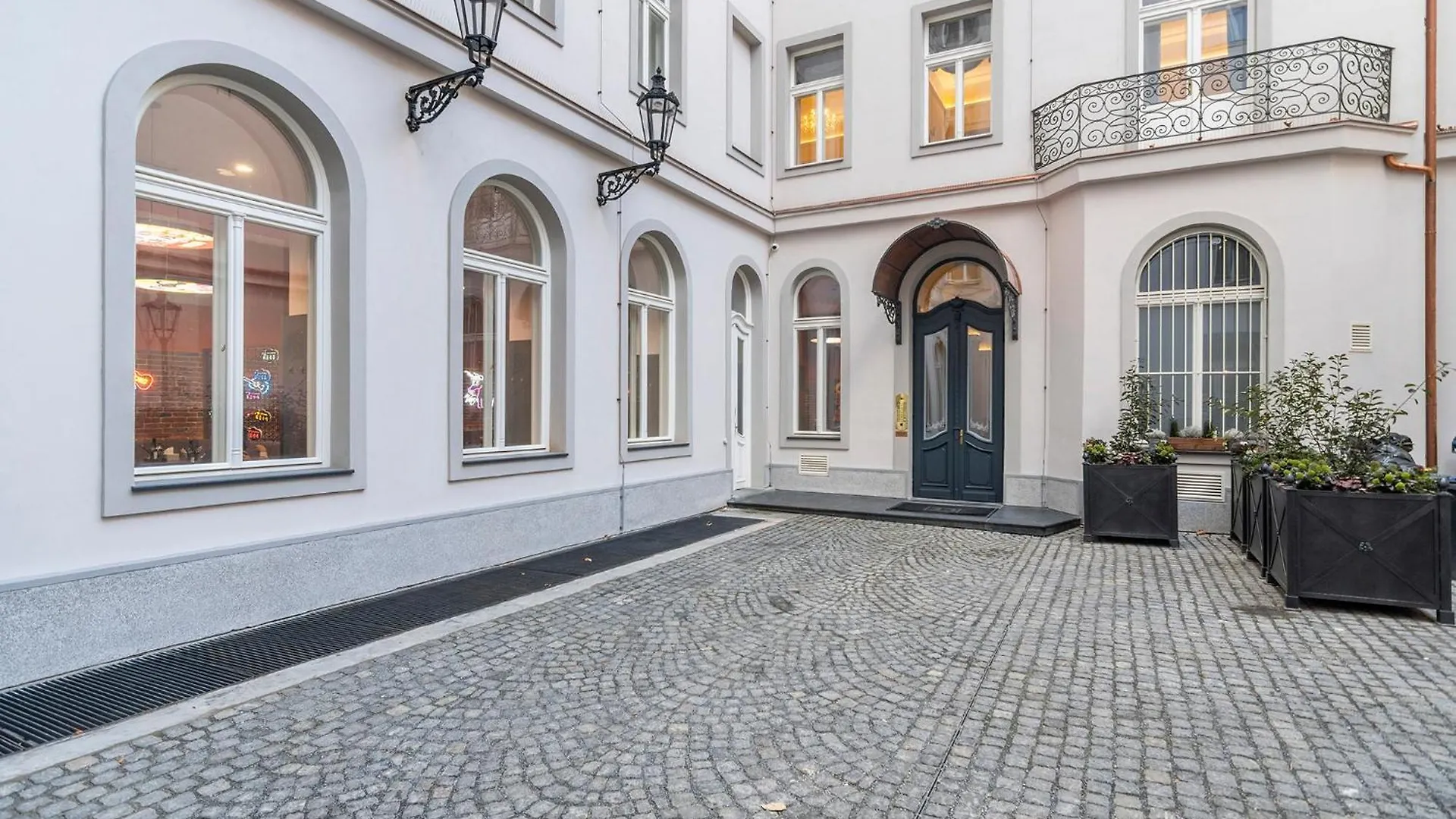 Vodickova Luxury Suites Prague Apartment